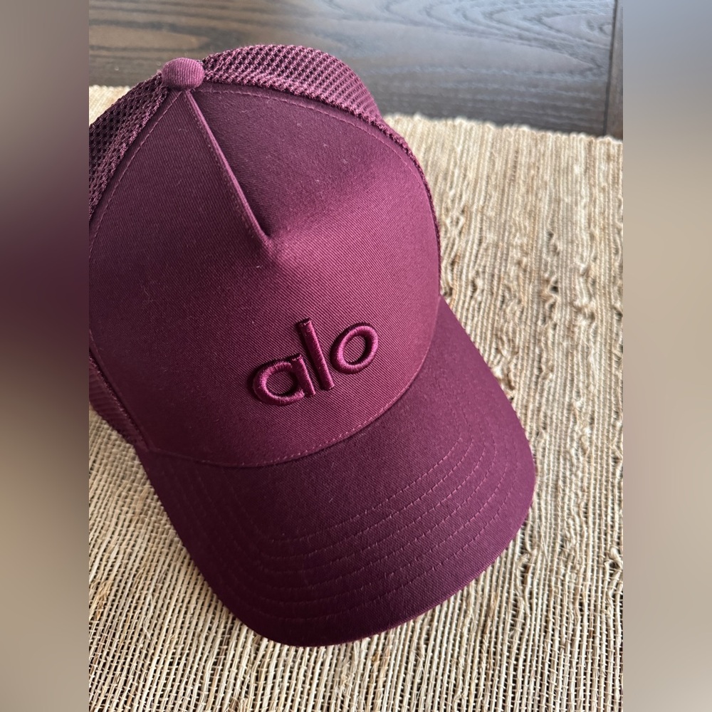 NWOT Alo Yoga District Trucker Hat Cherry Cola SOLD OUT ONLINE